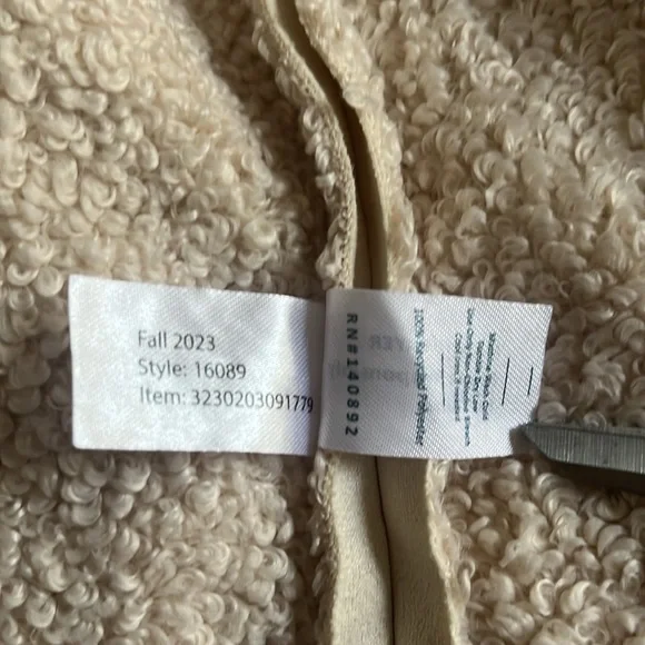 Quebec Sherpa Vest - Picture 9 of 16